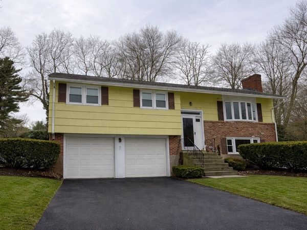 7 Lee St, Walpole, MA 02081