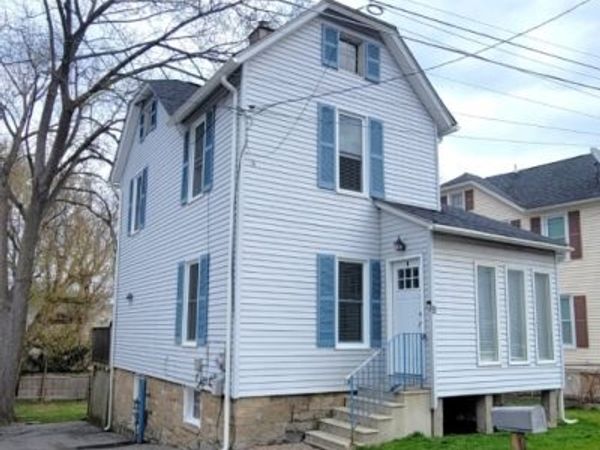 5 Cedar St, Newton, NJ 07860