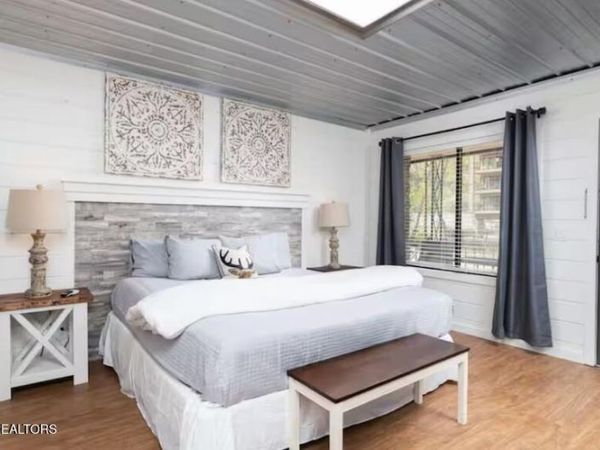 124 Roaring Fork Rd, Gatlinburg, TN 37738