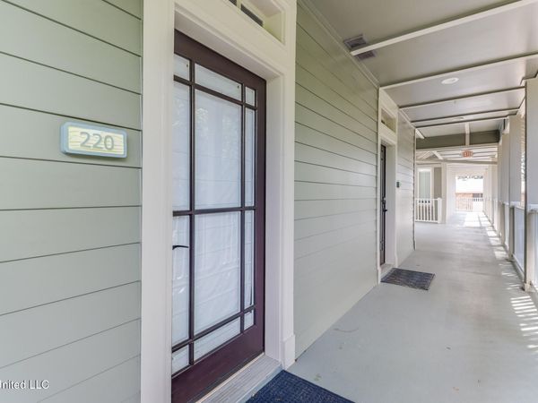 922 Porter Avenue, Ocean Springs, MS 39564