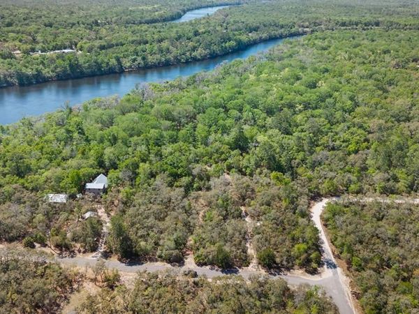 Riverview Rd, Fanning Springs, FL 32693