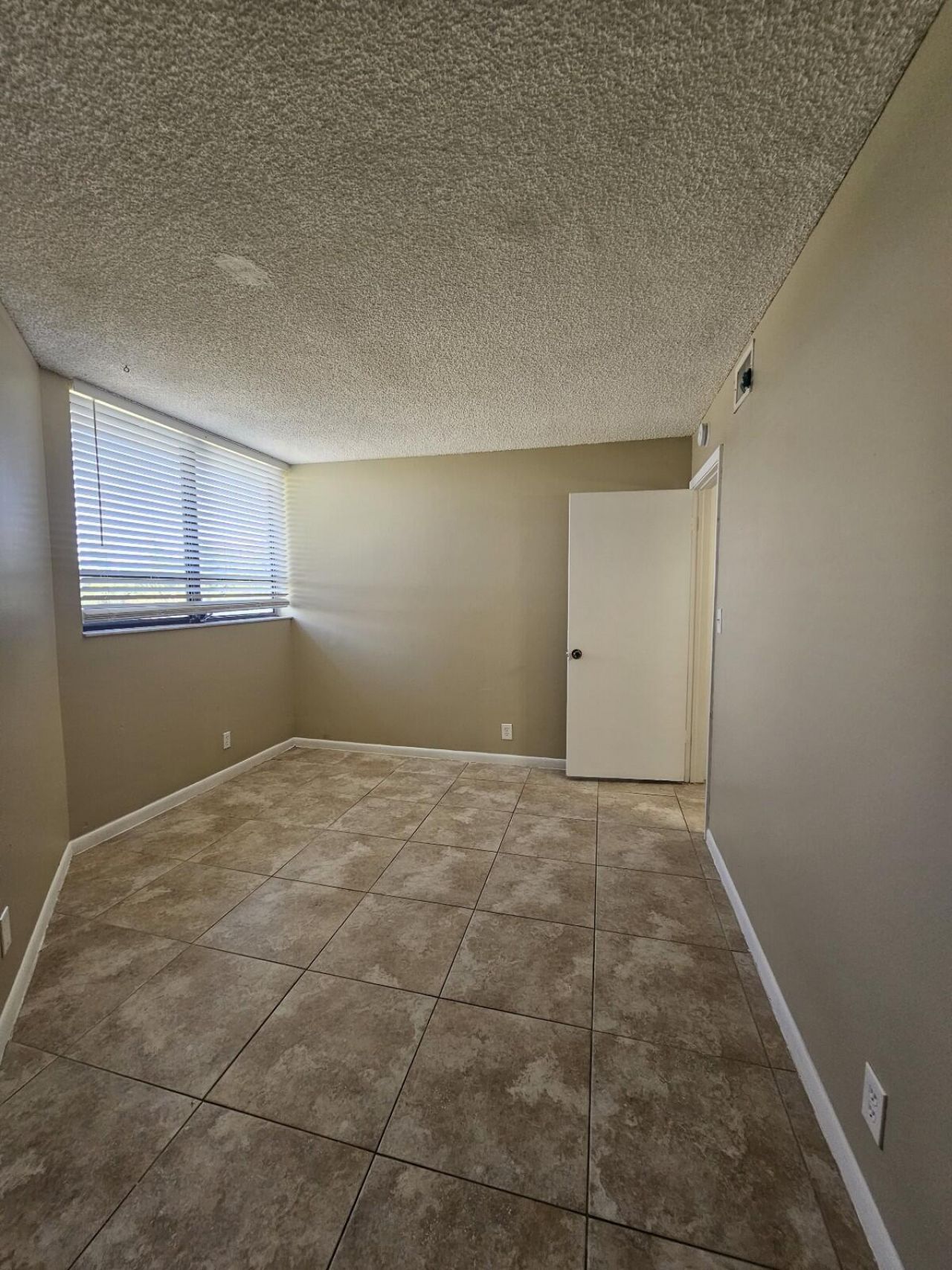 1750 N Congress Avenue, Unit 405, West Palm Beach, FL 33401 Photo