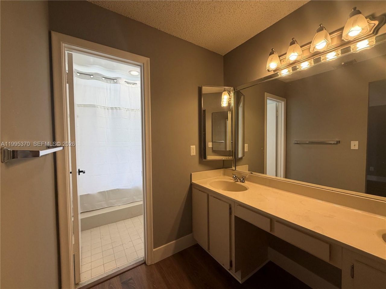 323 Ives Dairy Rd , Unit 343-05, Miami, FL 33179 Photo