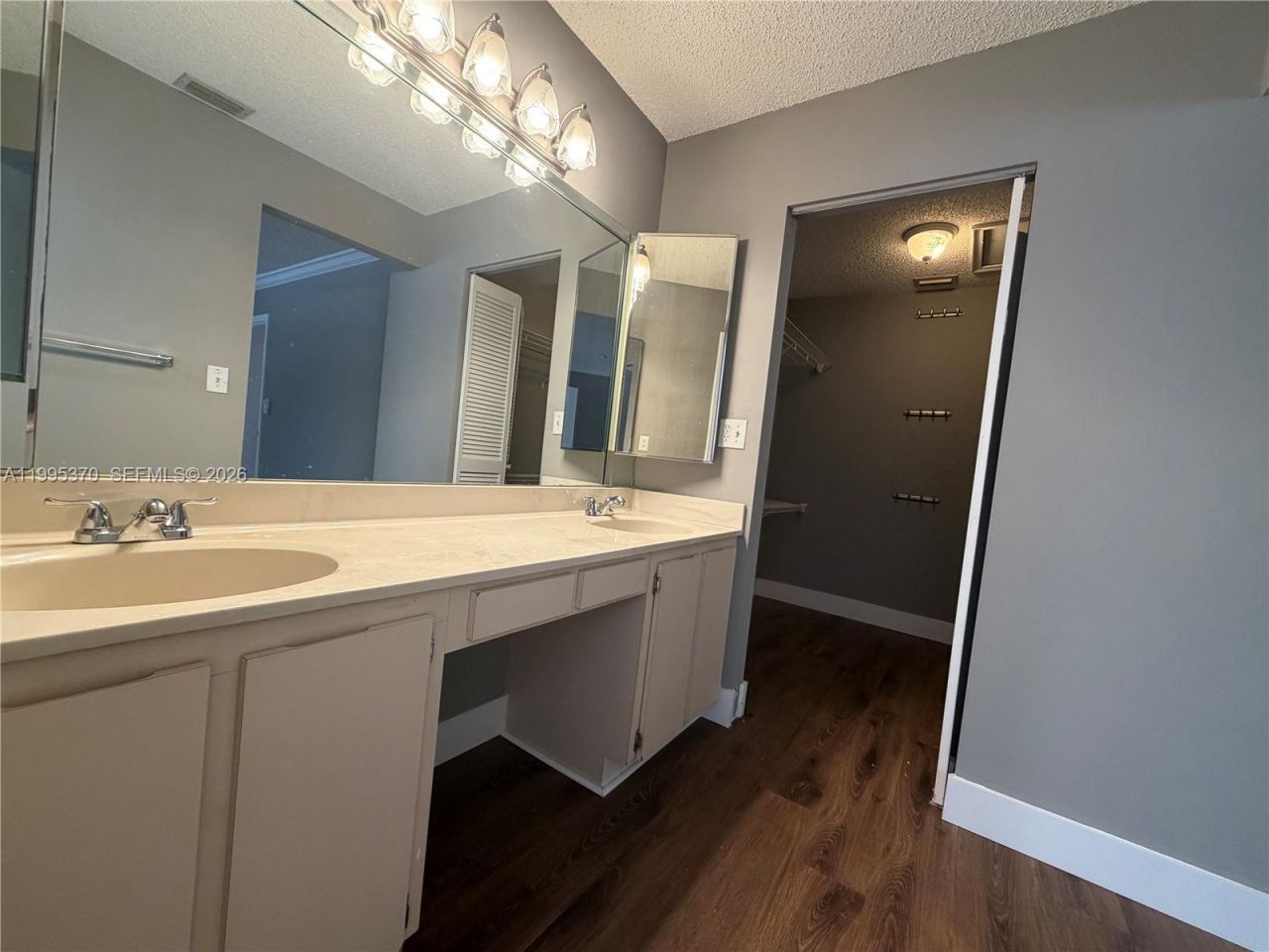 323 Ives Dairy Rd , Unit 343-05, Miami, FL 33179 Photo