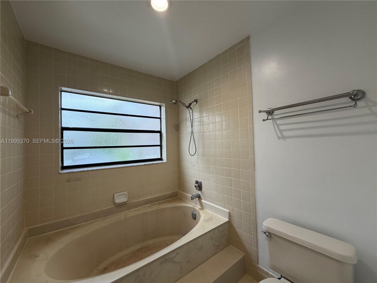 323 Ives Dairy Rd , Unit 343-05, Miami, FL 33179 Photo