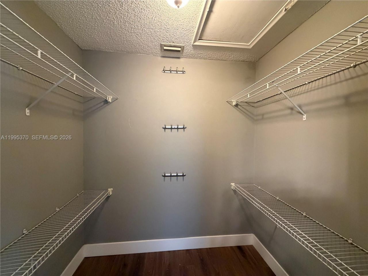 323 Ives Dairy Rd , Unit 343-05, Miami, FL 33179 Photo