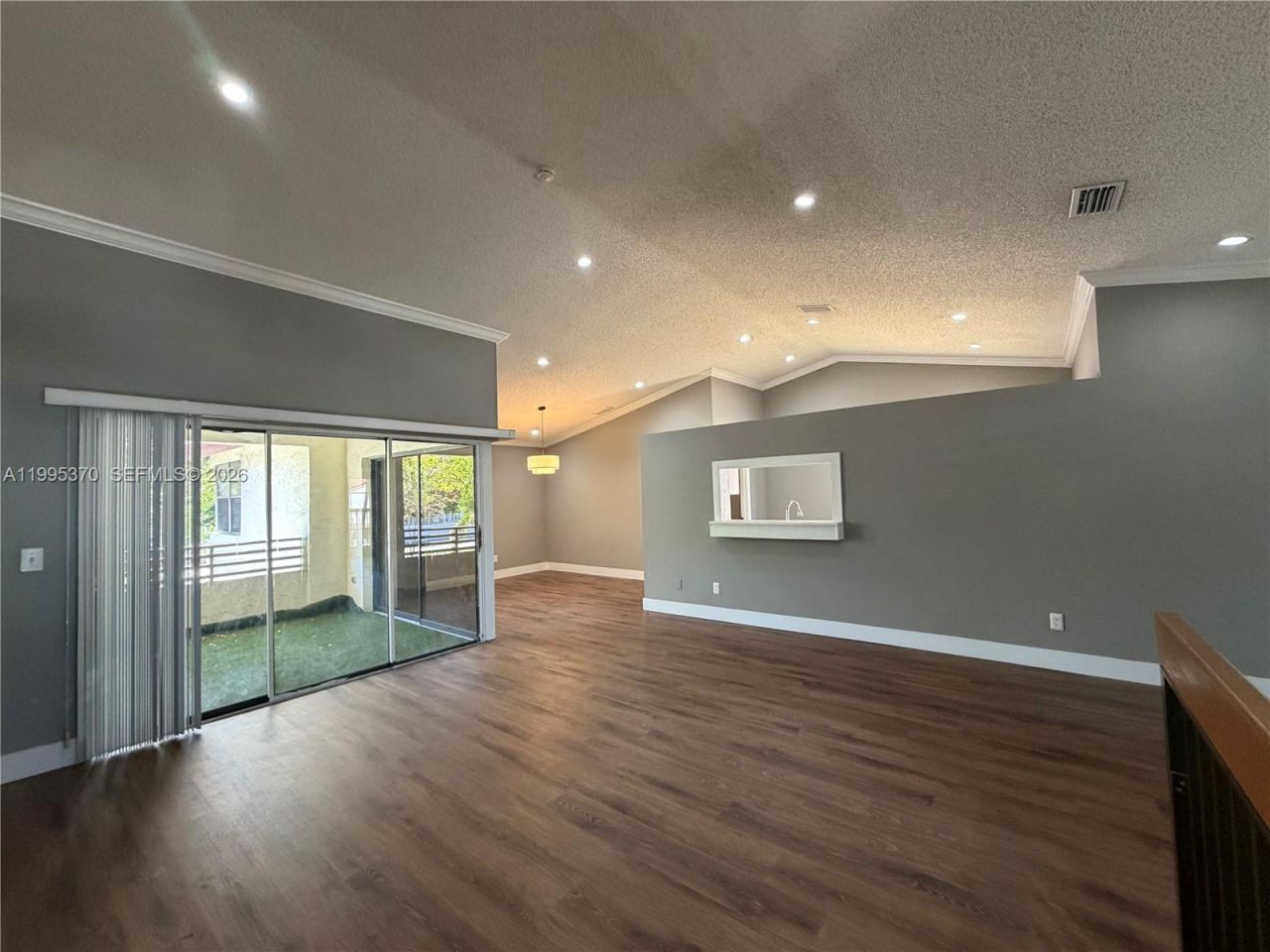 323 Ives Dairy Rd , Unit 343-05, Miami, FL 33179 Photo