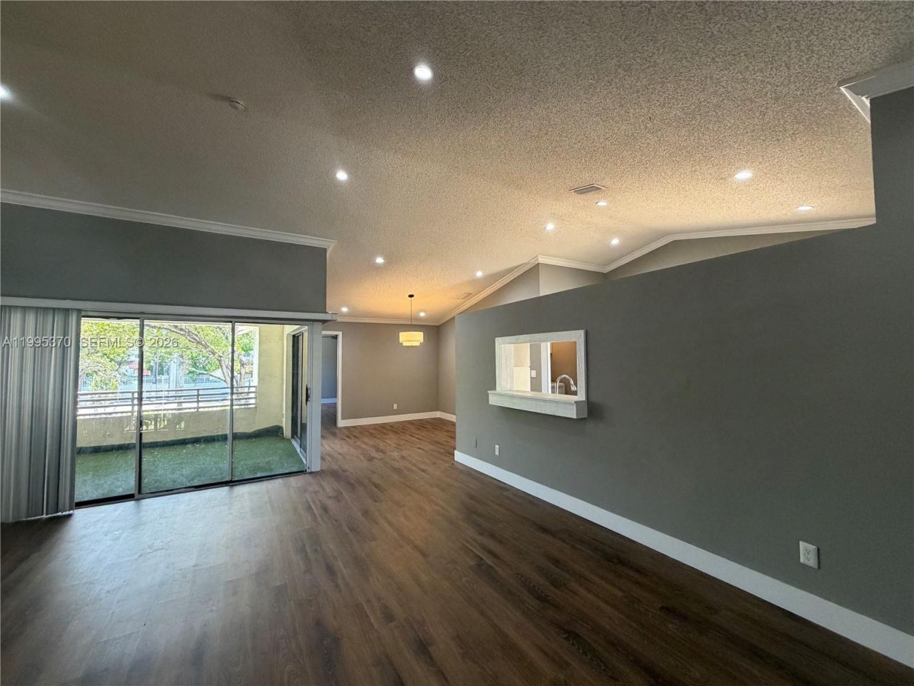 323 Ives Dairy Rd , Unit 343-05, Miami, FL 33179 Photo