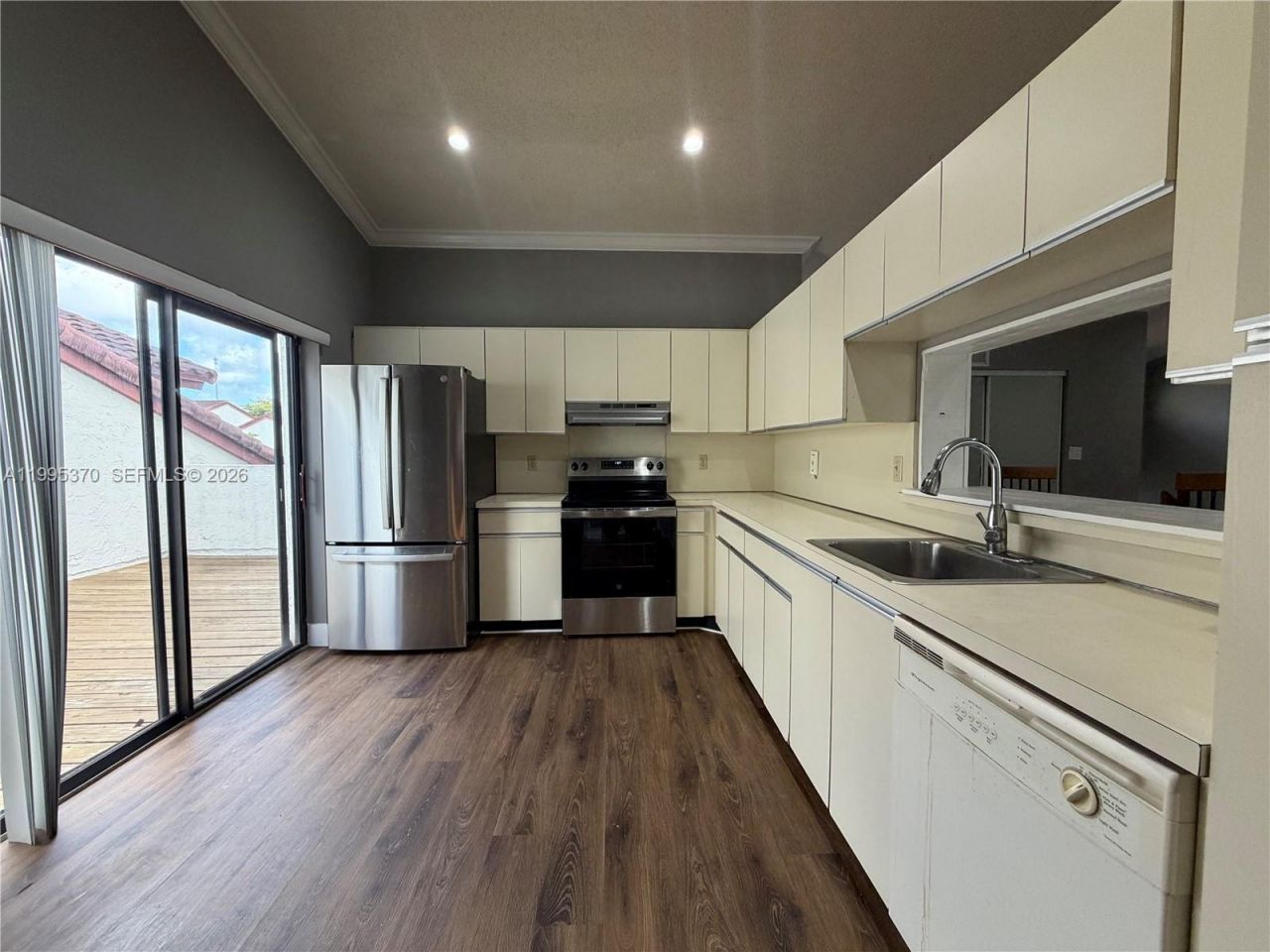 323 Ives Dairy Rd , Unit 343-05, Miami, FL 33179 Photo