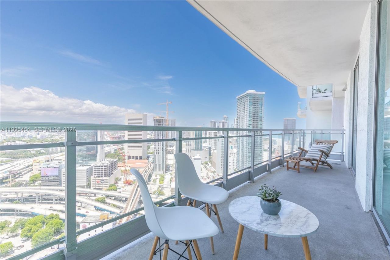 90 SW 3rd St, Unit 3806, Miami, FL 33130 Photo
