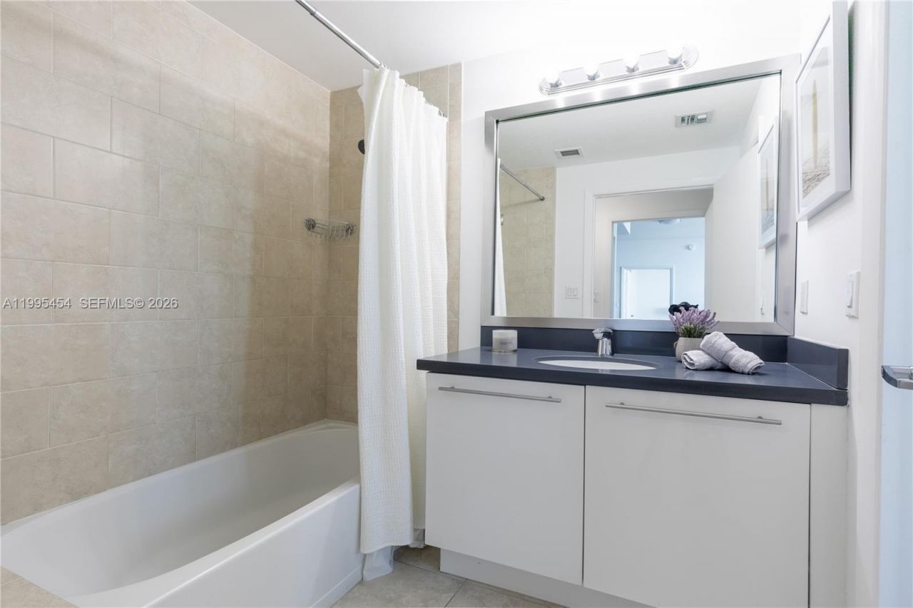 90 SW 3rd St , Unit 3806, Miami, FL 33130 Photo