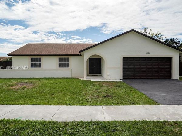 13750 SW 282 ST , Miami, FL 33033