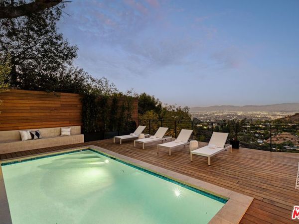 8620 Skyline Drive , Los Angeles, CA 90046