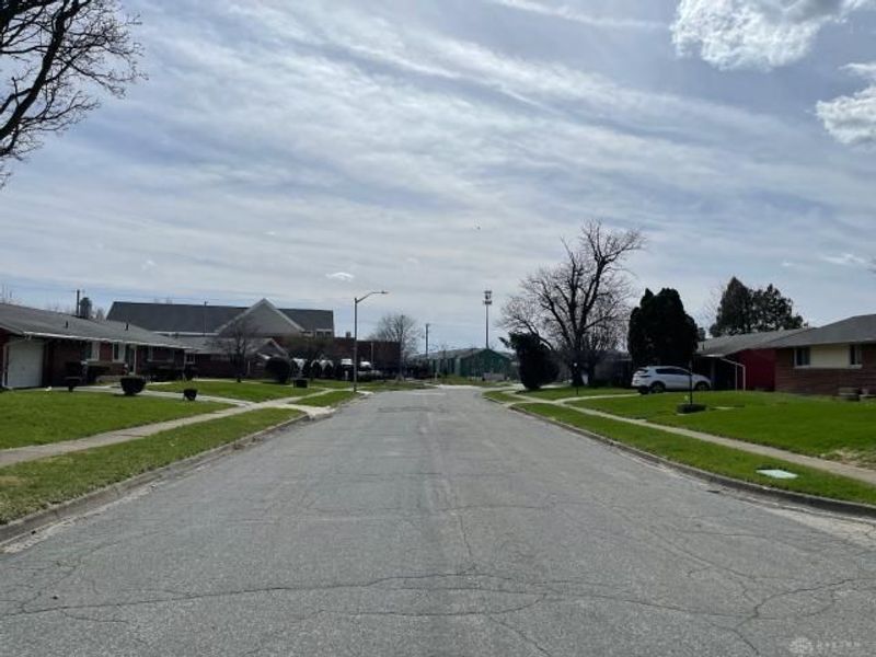 100 Macgregor Drive, Dayton, OH 45426 Photo 4