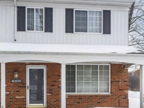 409 Fox Hills Drive N , Bloomfield Hills, MI 48304