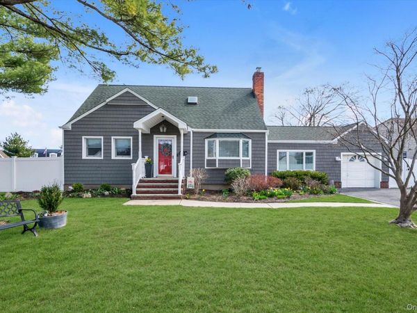 9 Aster Avenue, Merrick, NY 11566