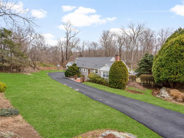 459 Den Road , Stamford, CT 06903