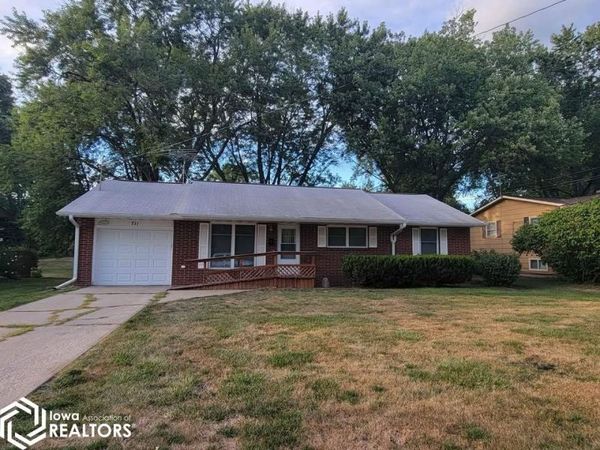 711 W Tyler Avenue, Fairfield, IA 52556