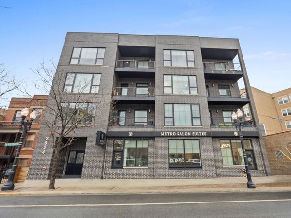 2024 W Irving Park Road , Unit 302, Chicago, IL 60618