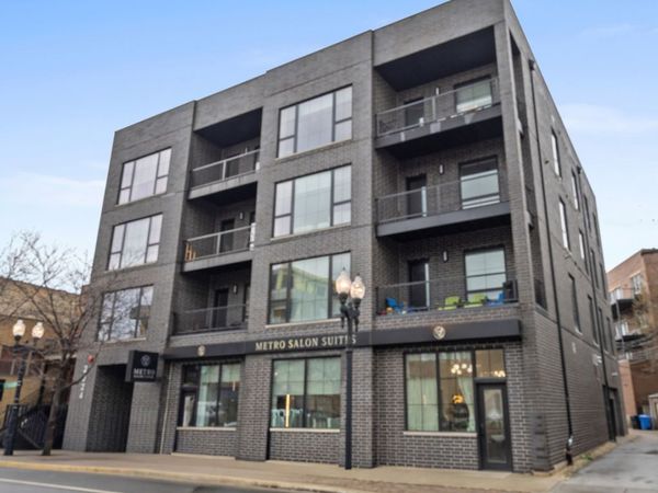 2024 W Irving Park Road , Unit 302, Chicago, IL 60618