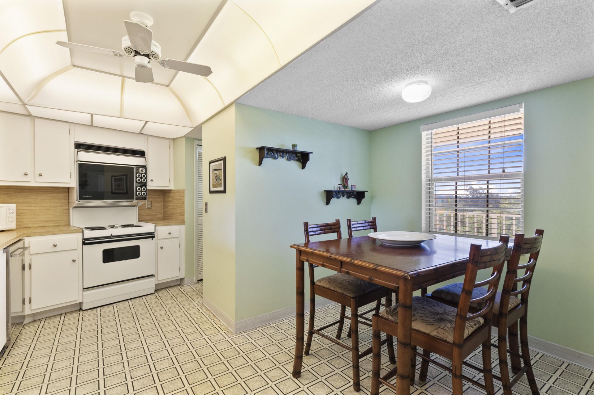 3499 Oaks Way, Unit 806, Pompano Beach, FL 33069 Photo