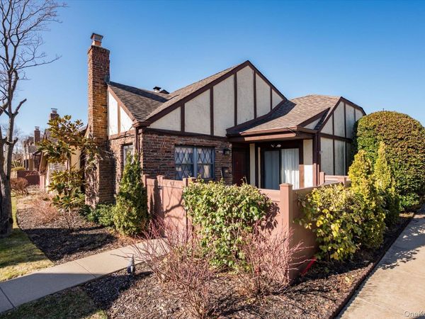 47 Greenmeadow Court , Deer Park, NY 11729