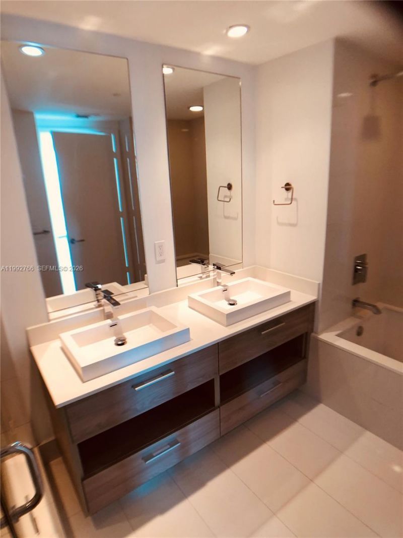 1300 S Miami Ave , Unit 4702, Miami, FL 33130 Photo