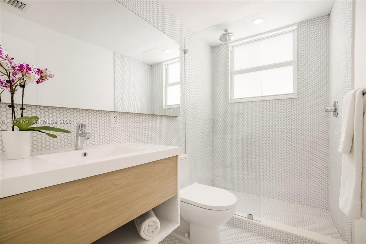 9881 E Bay Harbor Dr , Unit 401, Bay Harbor Islands, FL 33154 Photo