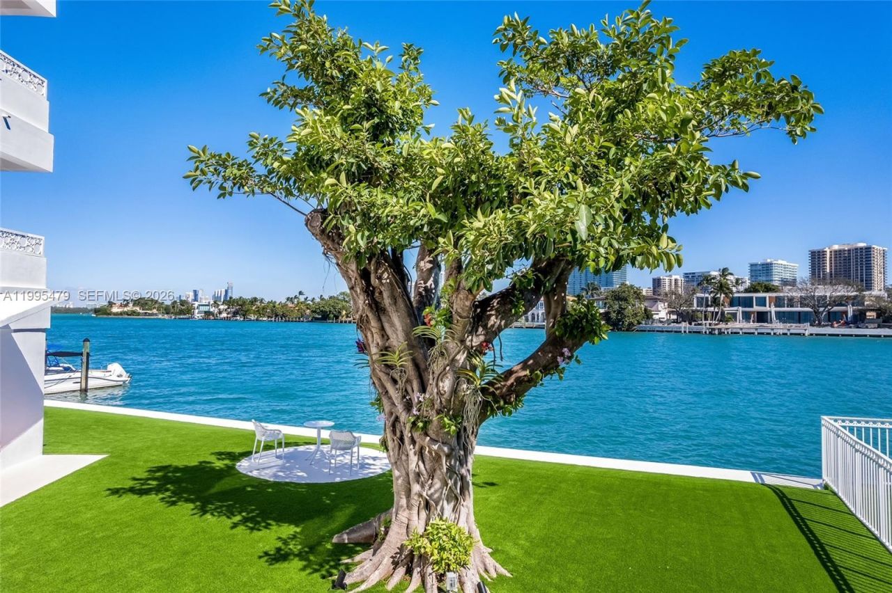 9881 E Bay Harbor Dr , Unit 401, Bay Harbor Islands, FL 33154 Photo