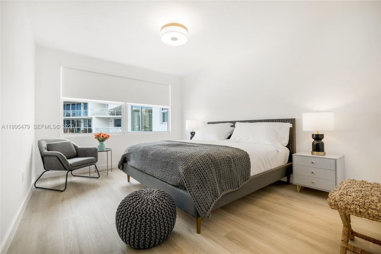 9881 E Bay Harbor Dr , Unit 401, Bay Harbor Islands, FL 33154 Photo