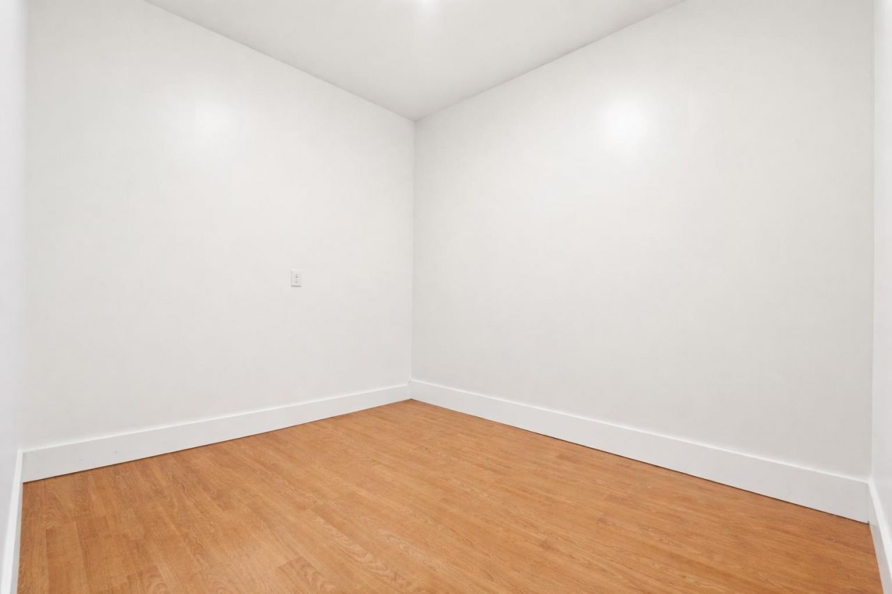 60 Madison Dr. Photo 37