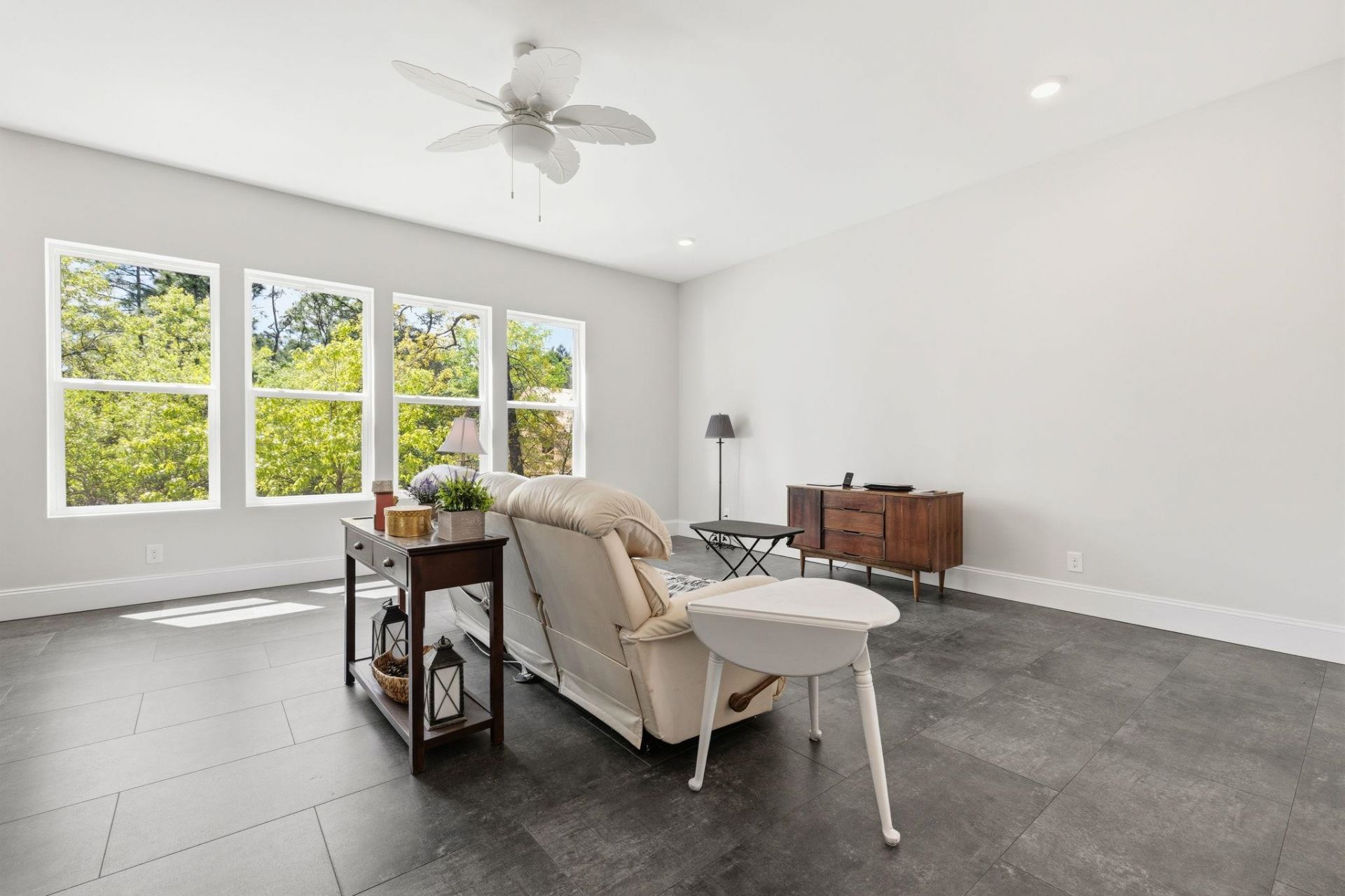 60 Madison Dr. Photo 5