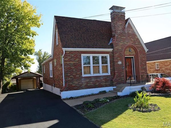 9702 Sterling Place, St Louis, MO 63123