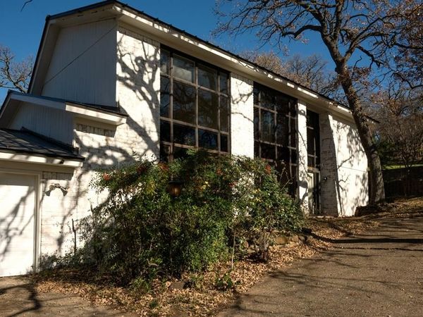 2001 Park Hill Drive, Arlington, TX 76012