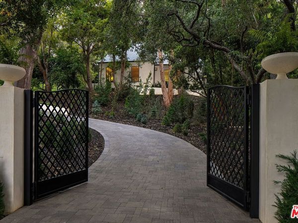 943 Moraga Drive, Los Angeles, CA 90049