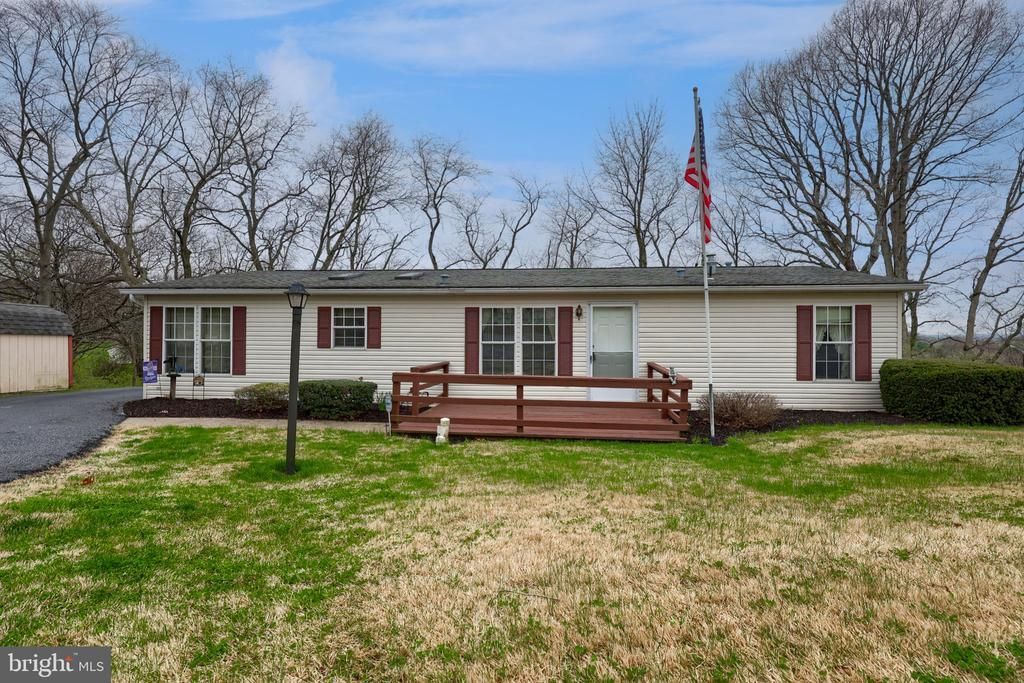 16 BRIAN COURT, STEVENS, PA 17578