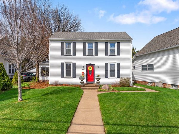 1403 LUCAS, Muscatine, IA 52761