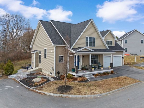 33 Sable Way, Unit 2, Manchester, NH 03102