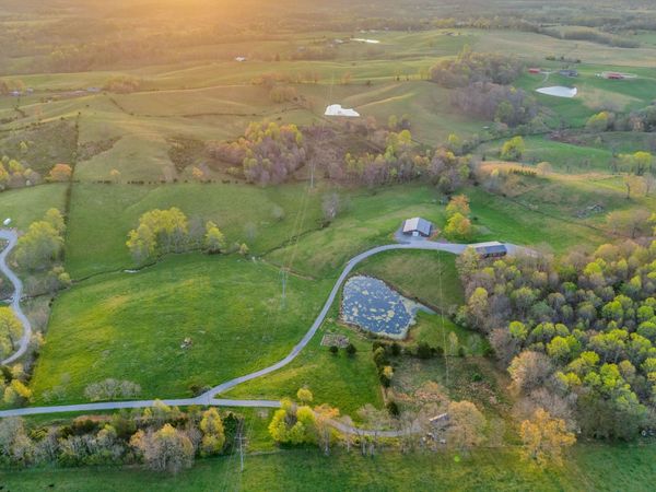 389 Great Valley Ln , Livingston, TN 38570