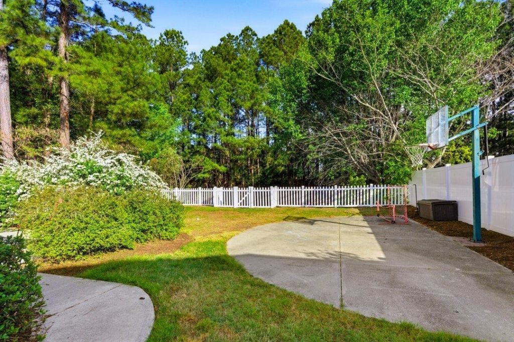 426 Blackberry Ln. Photo 32