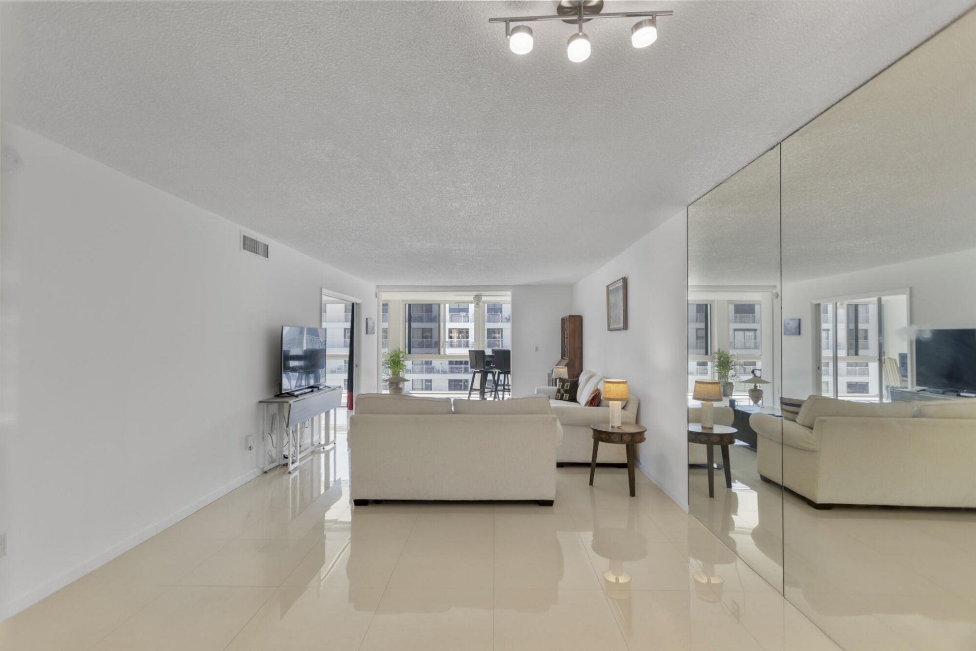 3100 NE 49th Street, Unit 1008, Fort Lauderdale, FL 33308 Photo