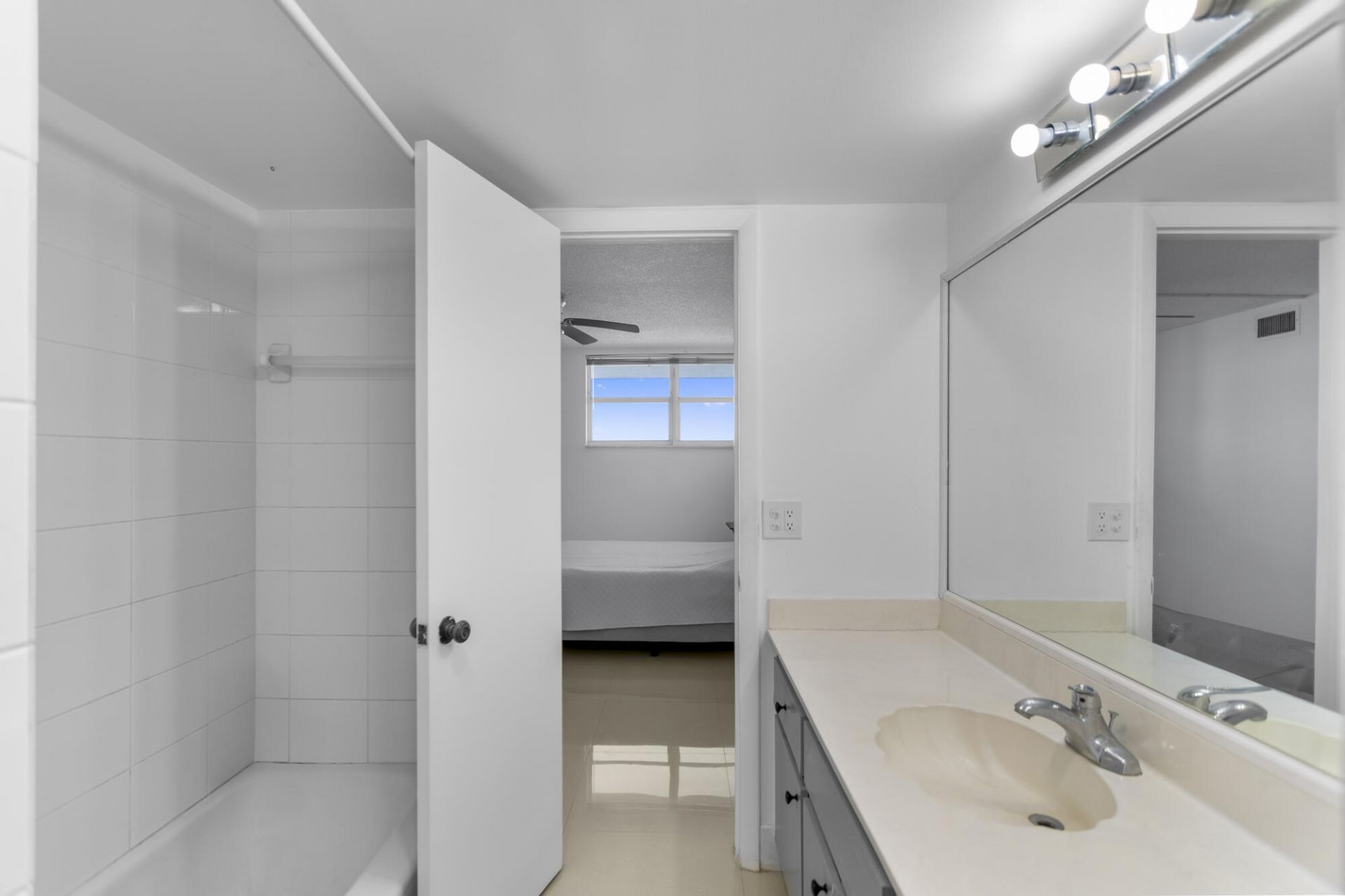 3100 NE 49th Street, Unit 1008, Fort Lauderdale, FL 33308 Photo