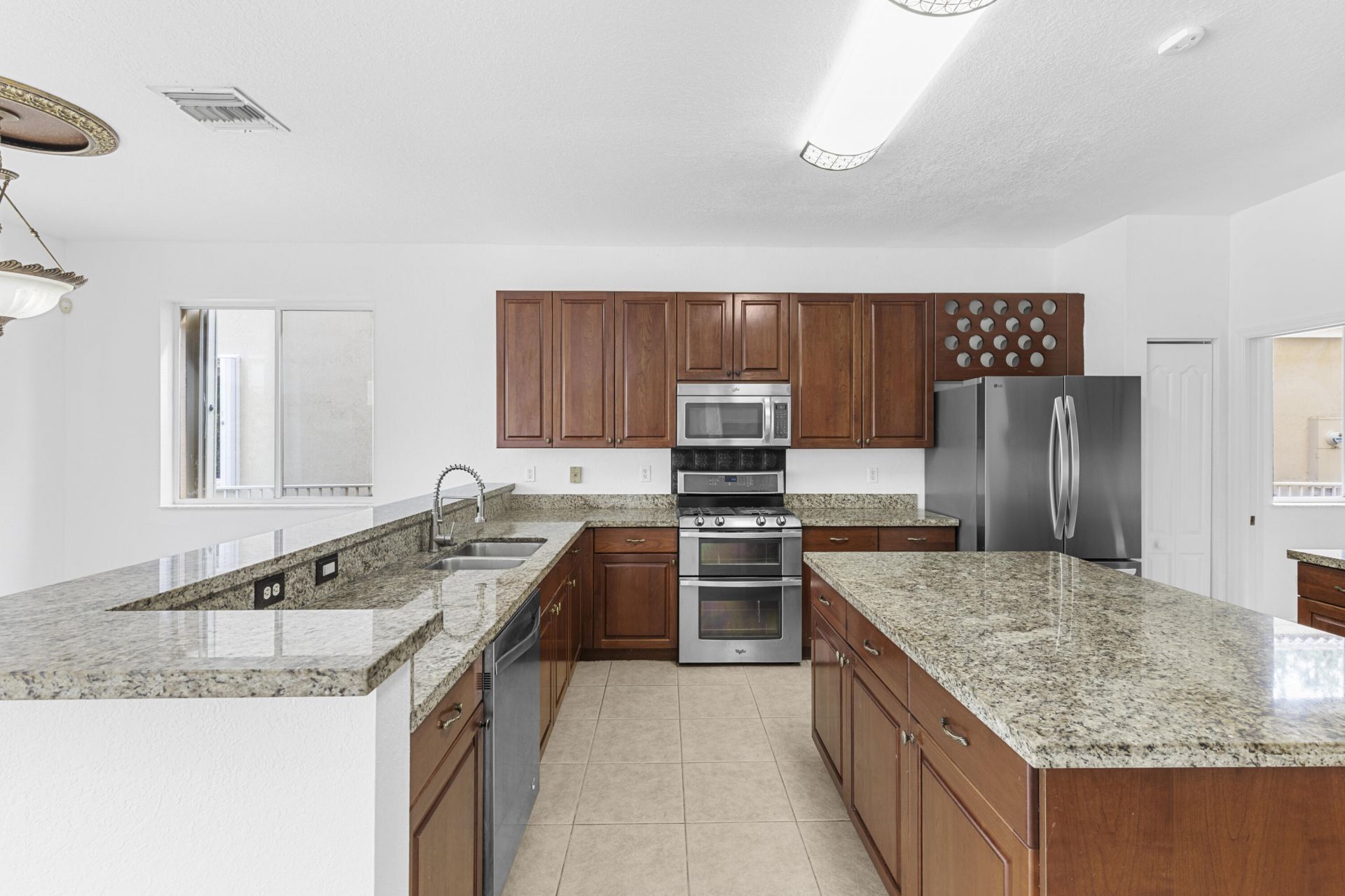 19389 SW 64th Street, Pembroke Pines, FL 33332 Photo