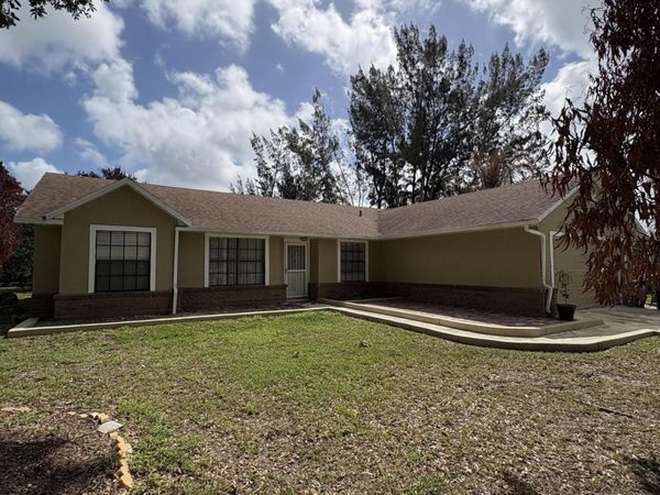 537 NW Biscayne Drive, Port St. Lucie, FL 34983