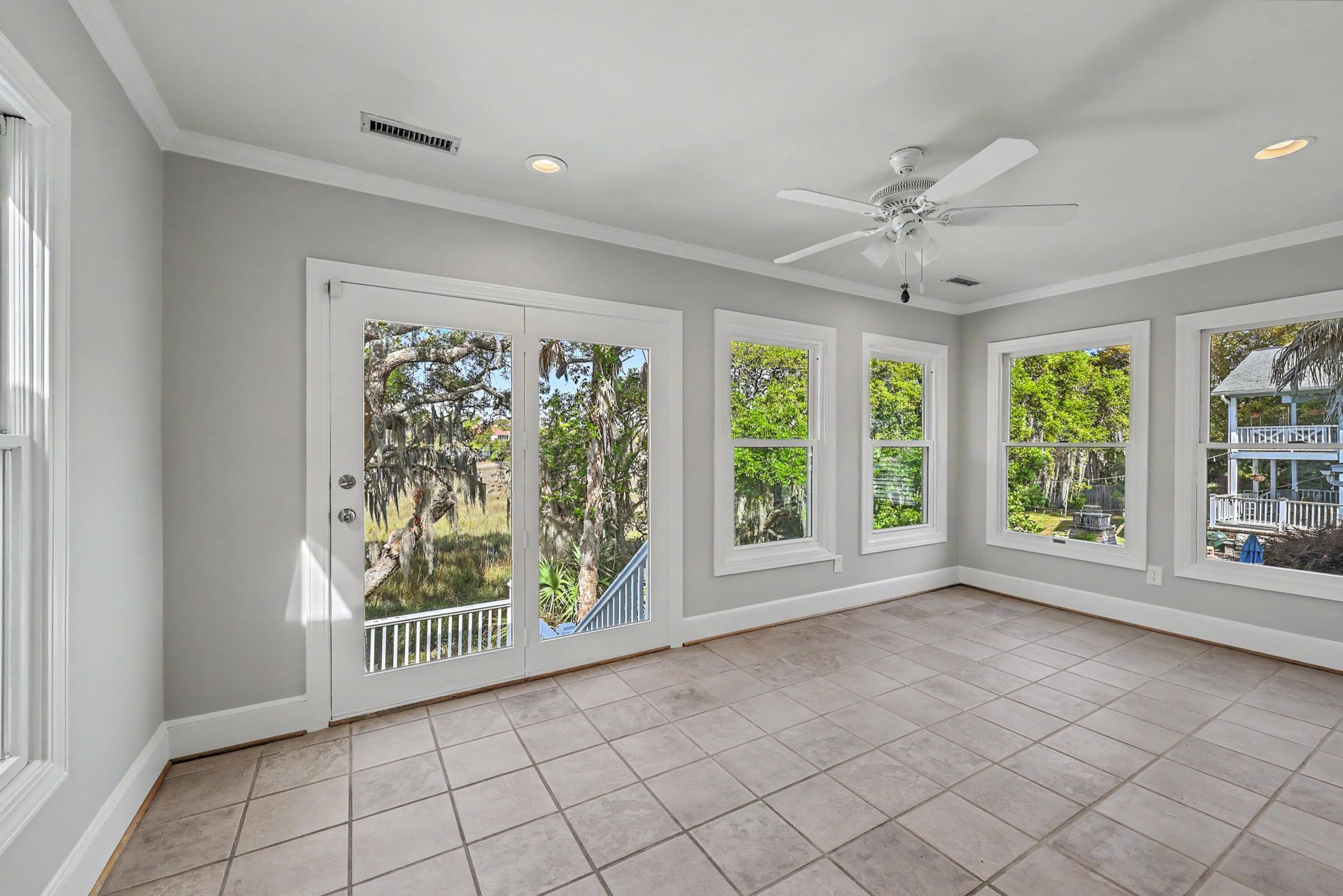 657 N Stiles Drive Photo 15