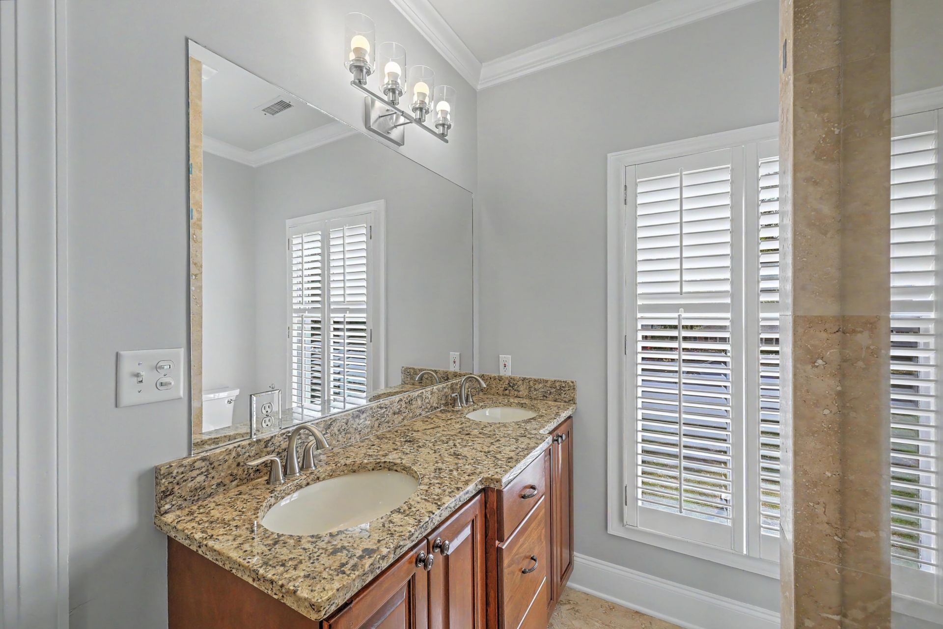 657 N Stiles Drive Photo 31