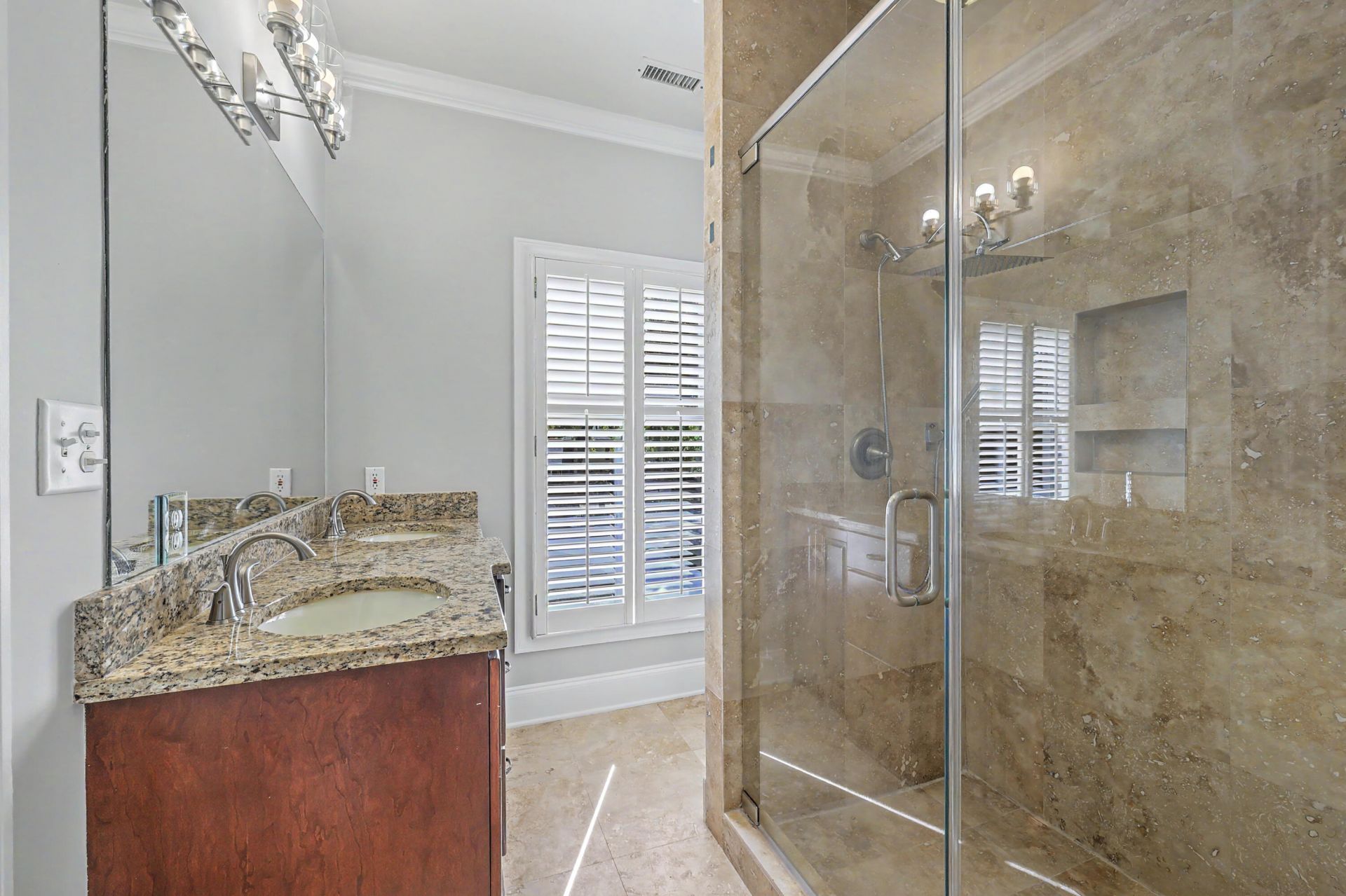 657 N Stiles Drive Photo 32