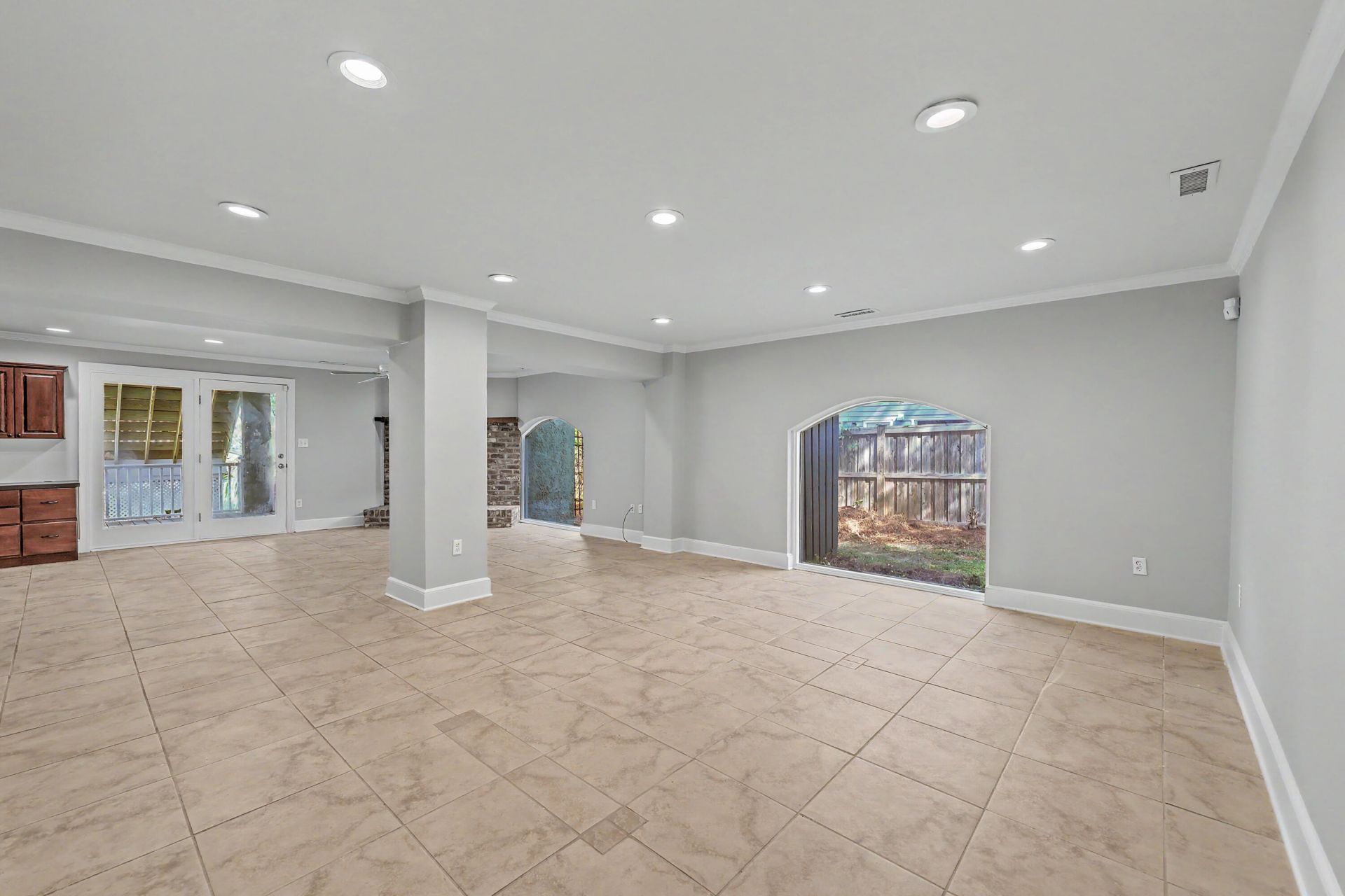 657 N Stiles Drive Photo 35