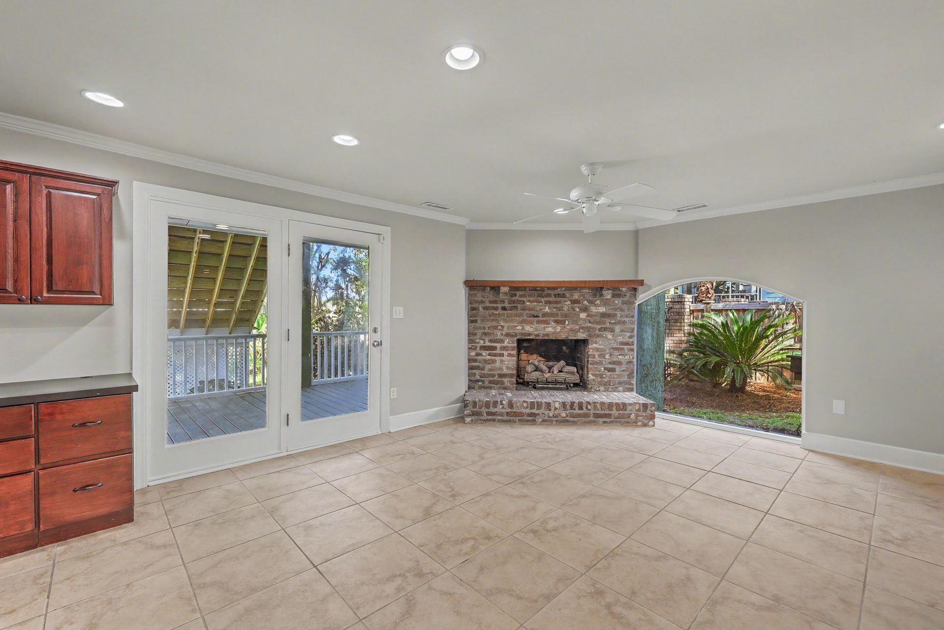 657 N Stiles Drive Photo 37