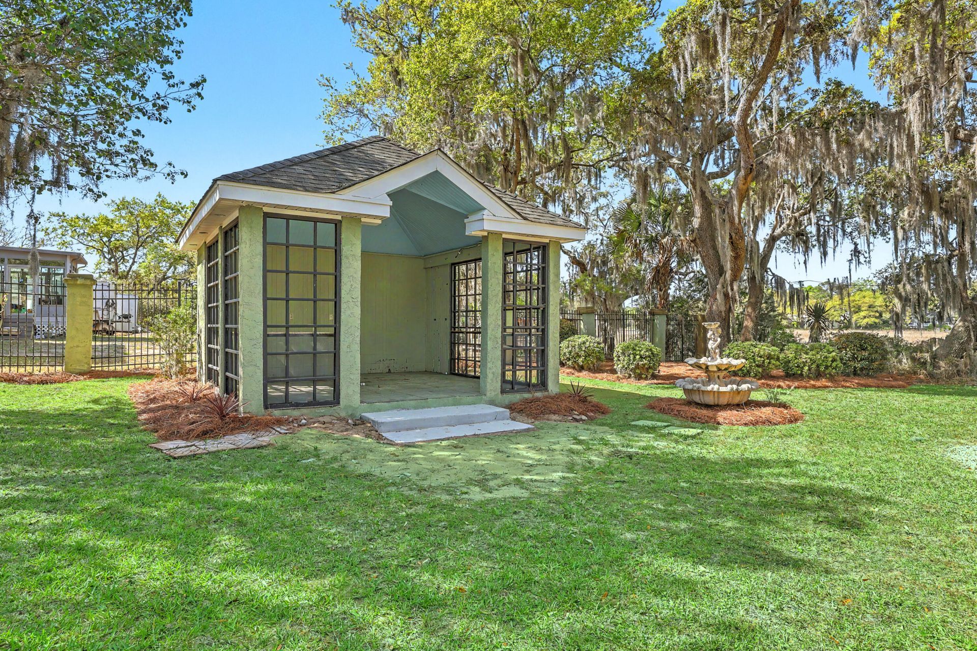 657 N Stiles Drive Photo 45